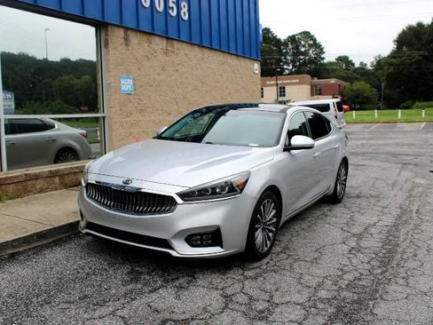 Used 2017 Kia Cadenza Technology image 3