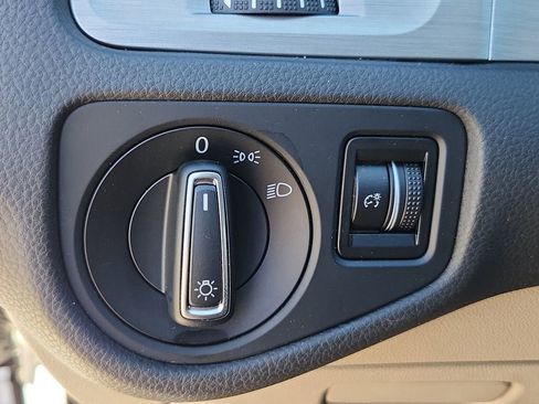 Used 2015 Volkswagen Golf TDI S image 21