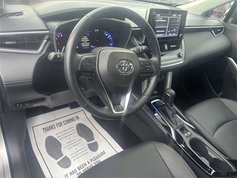 Used 2022 Toyota Corolla Cross XLE image 10