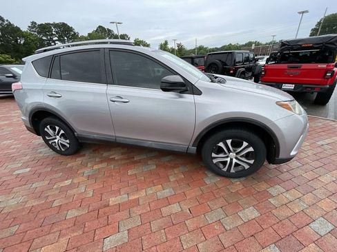 Used 2018 Toyota RAV4 LE FWD image 37
