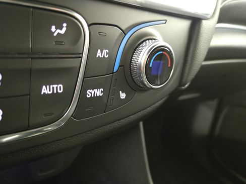 Used 2023 Chevrolet Traverse LT image 27