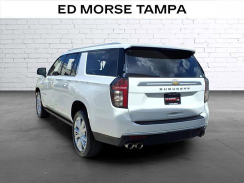 Used 2022 Chevrolet Suburban High Country RWD image 3