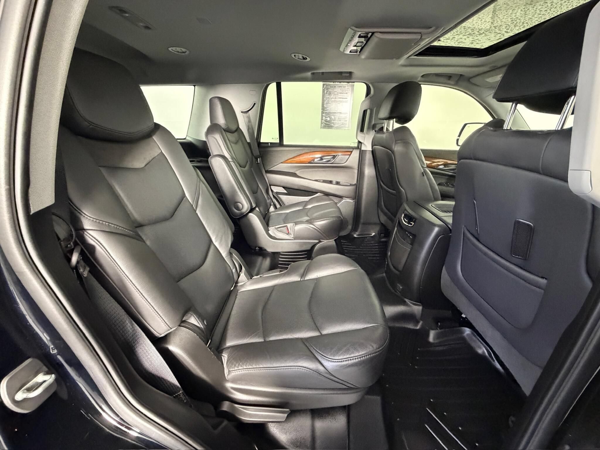 Used 2019 Cadillac Escalade Premium Luxury AWD/4WD image 38