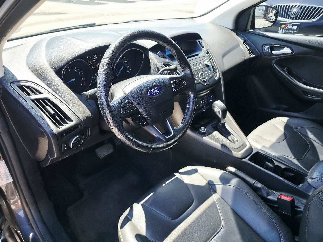 Used 2015 Ford Focus SE w/ Equipment Group 201A FWD image 12