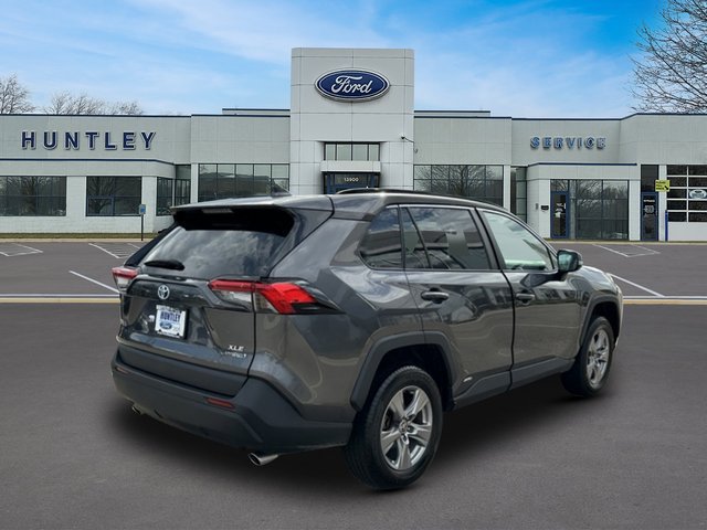 Used 2022 Toyota RAV4 XLE w/ XLE Grade Weather Package AWD/4WD image 4