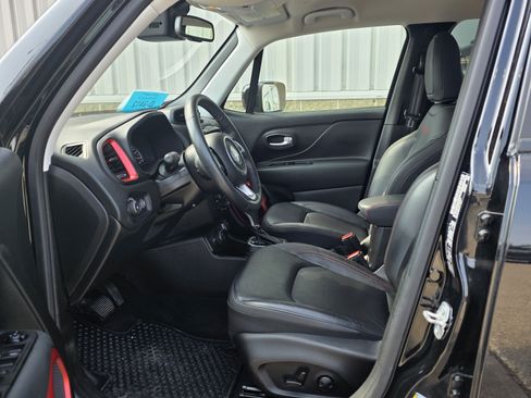 Used 2023 Jeep Renegade Trailhawk w/ Trailhawk Elite Group AWD/4WD image 6