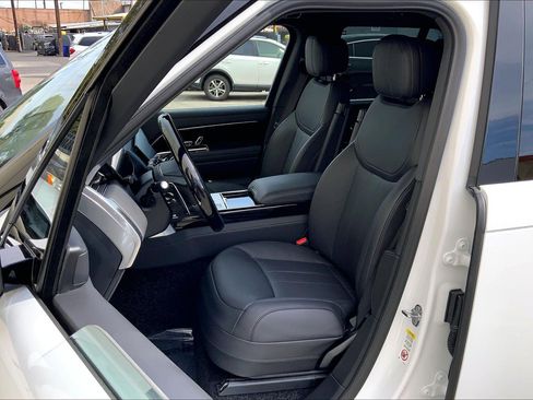 New 2026 Land Rover Range Rover SE image 13