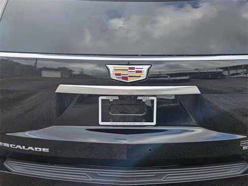 Certified 2025 Cadillac Escalade Premium Luxury image 13