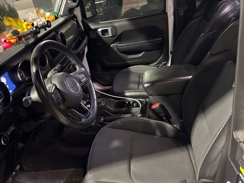 Used 2021 Jeep Wrangler Sport image 7