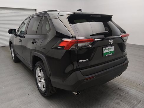 Used 2021 Toyota RAV4 XLE AWD/4WD image 5