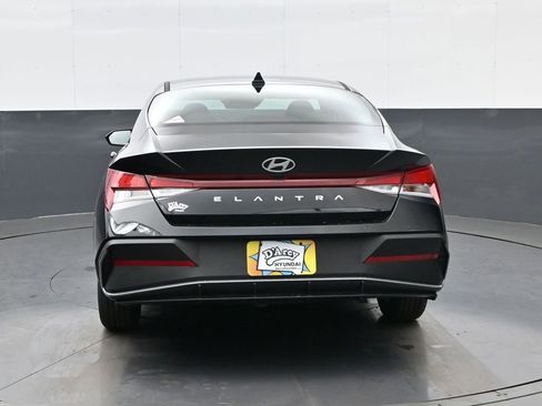 New 2026 Hyundai Elantra SE image 6
