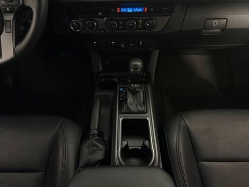 Used 2022 Toyota Tacoma TRD Sport w/ TRD Premium Sport Package AWD/4WD image 23