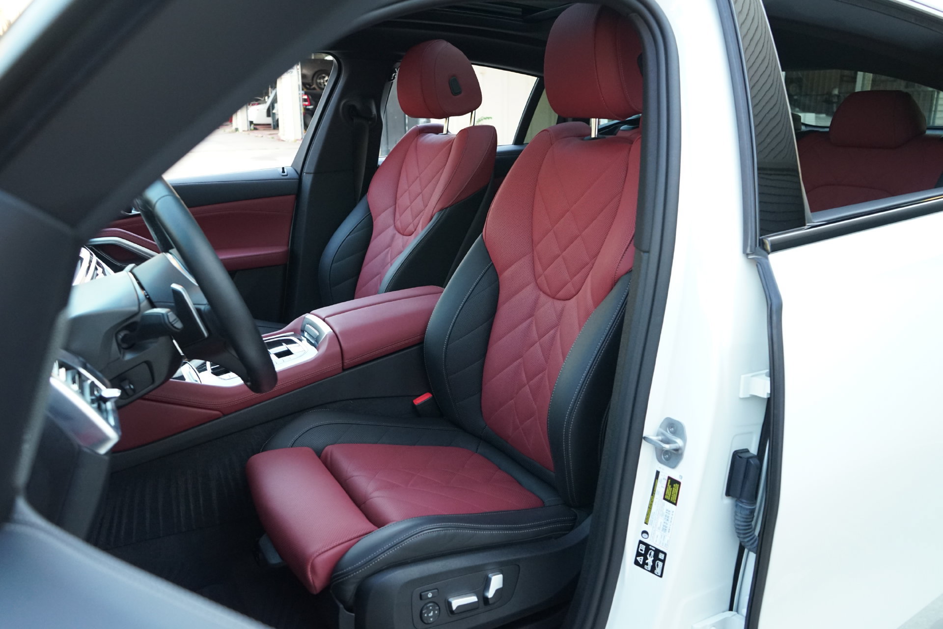 Used 2025 BMW X6 xDrive40i w/ Premium Package AWD/4WD image 3