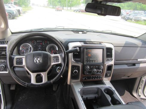 Used 2017 RAM 2500 Laramie w/ Convenience Group image 9