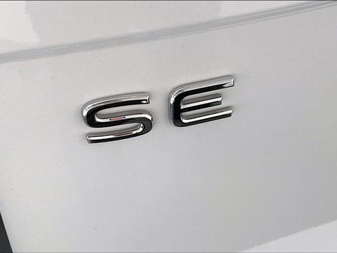 Used 2023 Volkswagen Tiguan SE AWD/4WD image 7