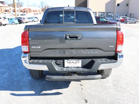Used 2017 Toyota Tacoma SR5 w/ Tow Package image 6