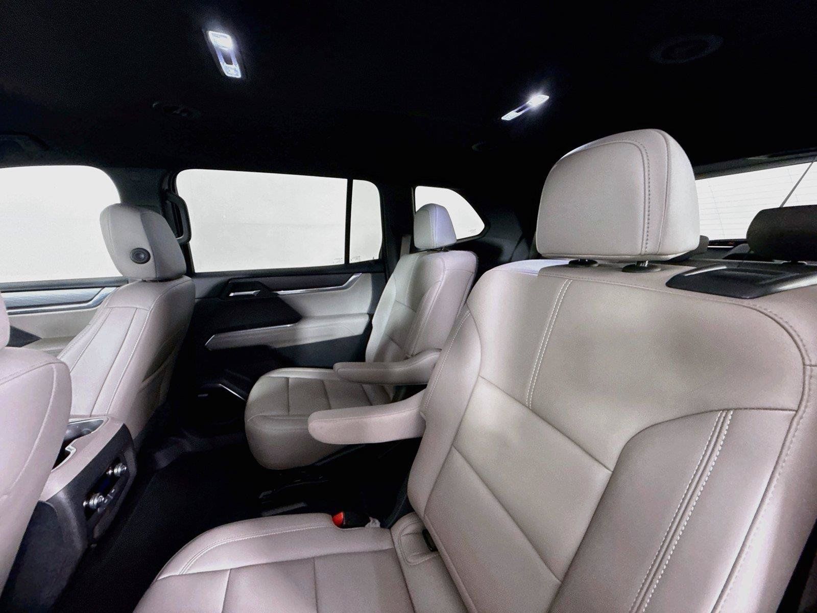 Used 2024 GMC Acadia Elevation AWD/4WD image 30