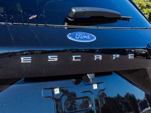 Used 2025 Ford Escape SE w/ PHEV Premium Package FWD image 10