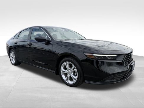 Used 2025 Honda Accord LX image 9