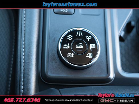 Used 2024 Nissan Pathfinder S image 19