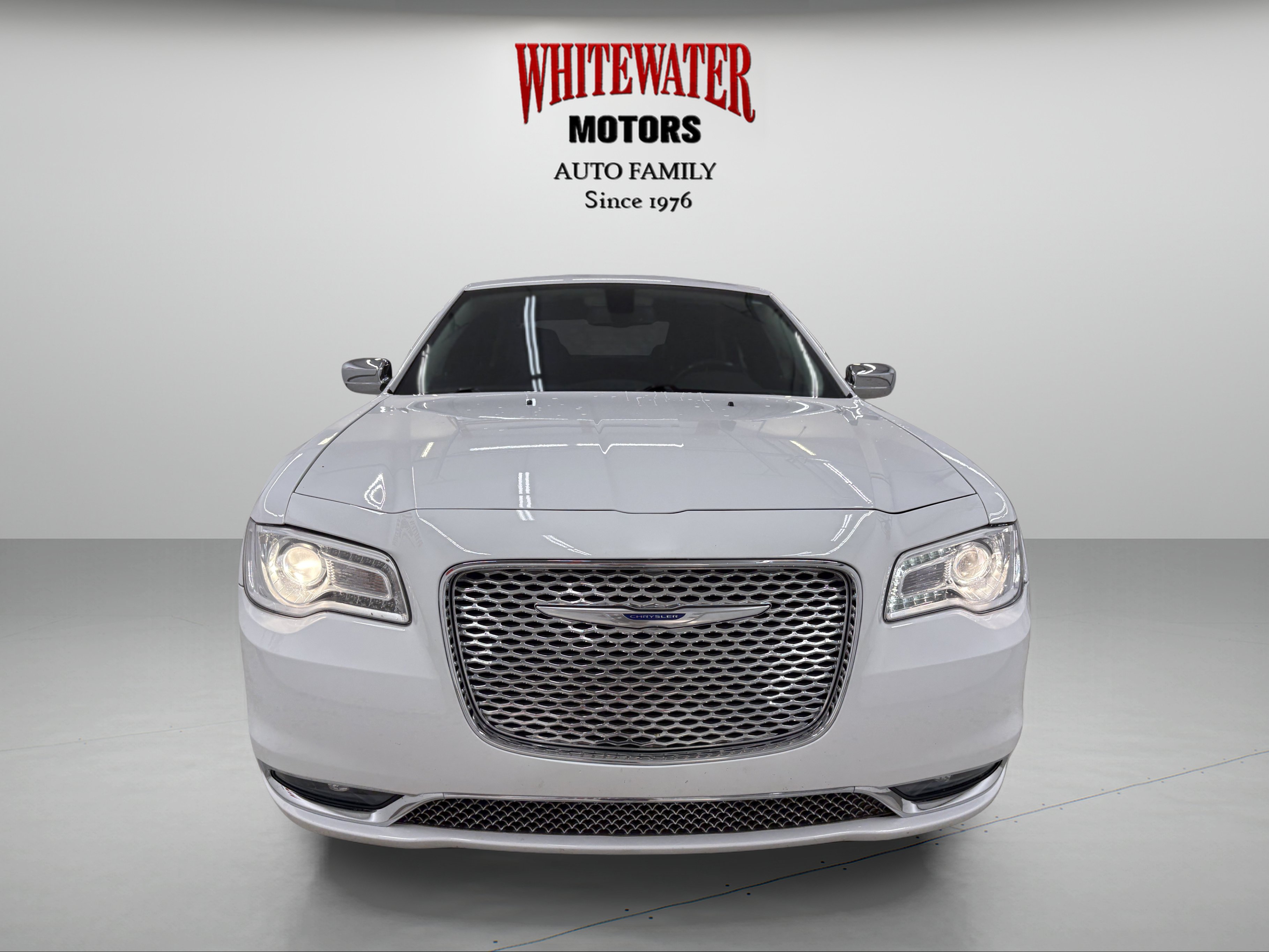 Used 2018 Chrysler 300 Limited AWD/4WD image 6