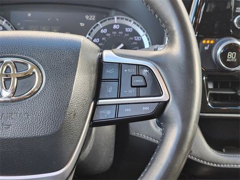 Used 2022 Toyota Highlander XLE image 29