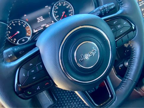 Used 2019 Jeep Renegade Altitude w/ UConnect 8.4 Nav Group image 38