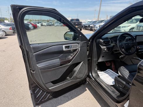 Used 2020 Ford Explorer XLT w/ Equipment Group 202A image 30