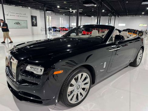 Used 2017 Rolls-Royce Dawn image 3