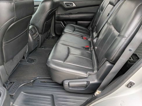 Used 2015 Nissan Pathfinder SL w/ SL Tech Package image 18