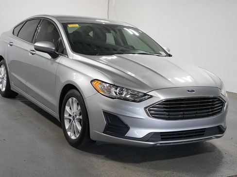 Used 2020 Ford Fusion SE FWD image 3