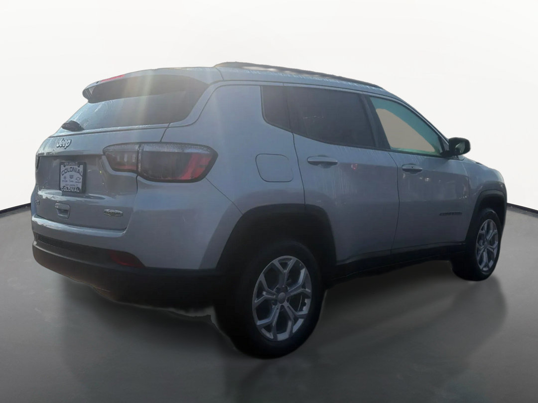 Used 2024 Jeep Compass Latitude AWD/4WD image 5