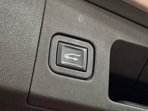 Used 2017 Cadillac XT5 Luxury w/ Driver Awareness Package image 16