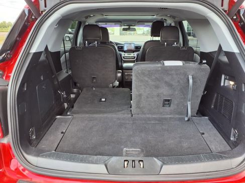 Used 2021 Ford Explorer XLT w/ Equipment Group 202A image 5