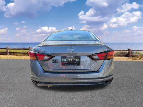 Used 2025 Nissan Altima 2.5 SV image 7