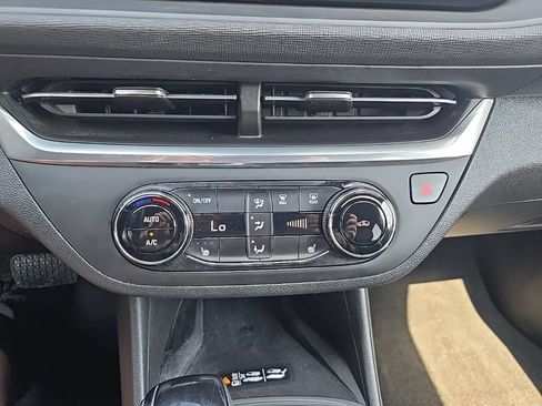 Used 2024 Buick Envista Preferred w/ Convenience I Package FWD image 44