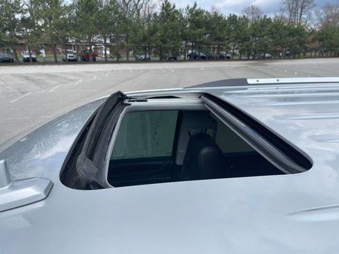 Used 2017 Chevrolet Suburban Premier image 16