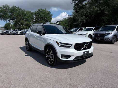 Used 2019 Volvo XC40 T4 R-Design FWD image 7