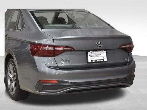 Used 2024 Volkswagen Jetta SE image 9