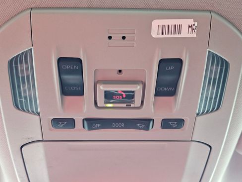 Used 2022 Toyota Highlander XLE image 38