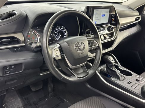 Used 2025 Toyota Highlander LE AWD/4WD image 13