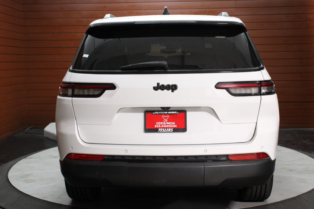 Used 2023 Jeep Grand Cherokee L Laredo RWD image 2