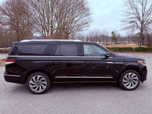 Used 2024 Lincoln Navigator L 4WD image 18