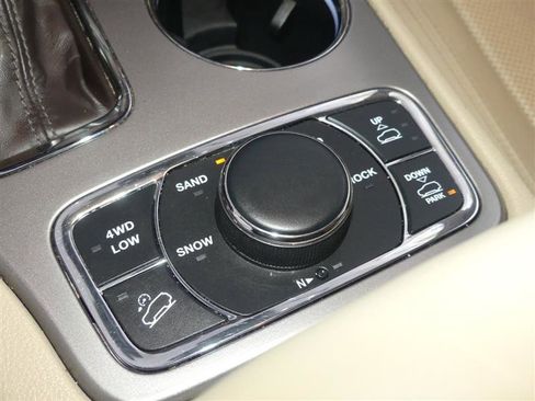 Used 2020 Jeep Grand Cherokee Overland image 39