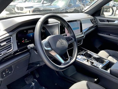Certified 2025 Volkswagen Atlas Cross Sport SE FWD image 14