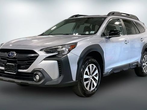 Used 2025 Subaru Outback Premium AWD/4WD image 3