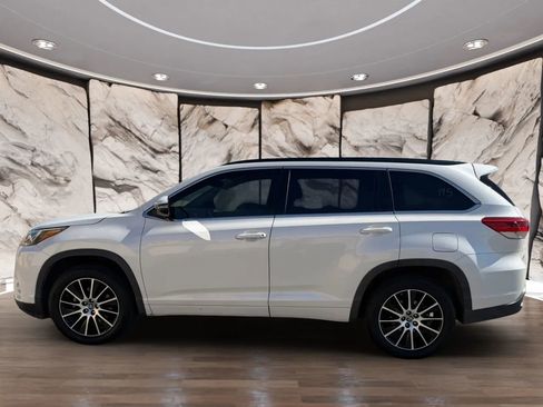 Used 2018 Toyota Highlander SE image 5