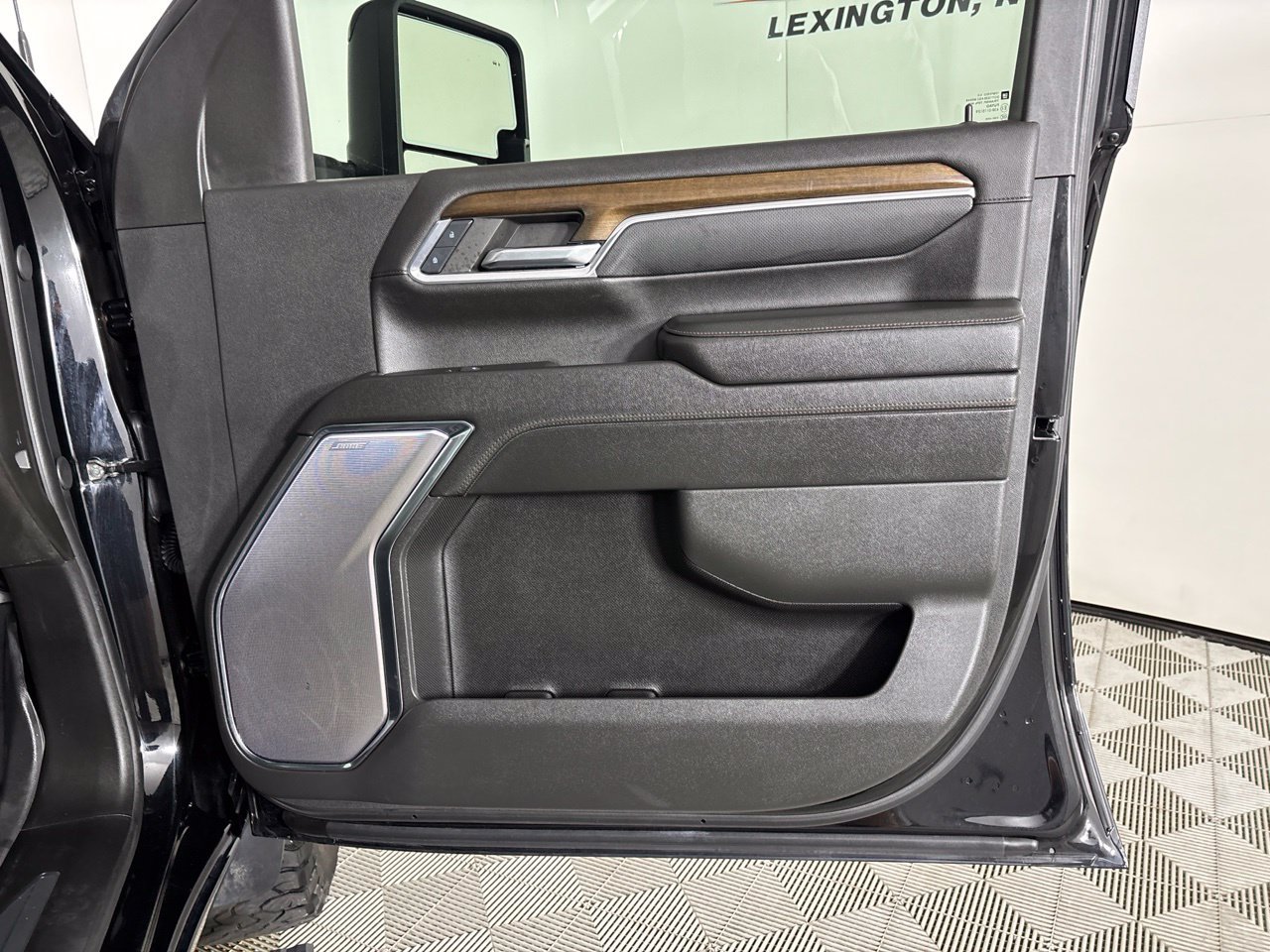 Used 2024 Chevrolet Silverado 2500 High Country w/ High Country Premium Package AWD/4WD image 25