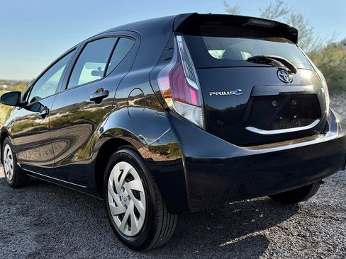 Used 2016 Toyota Prius C Two image 5