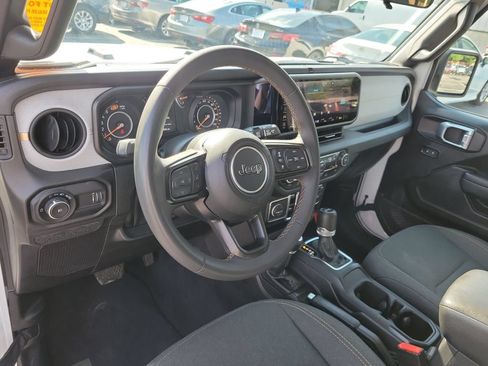 Used 2024 Jeep Wrangler Unlimited Sport AWD/4WD image 21